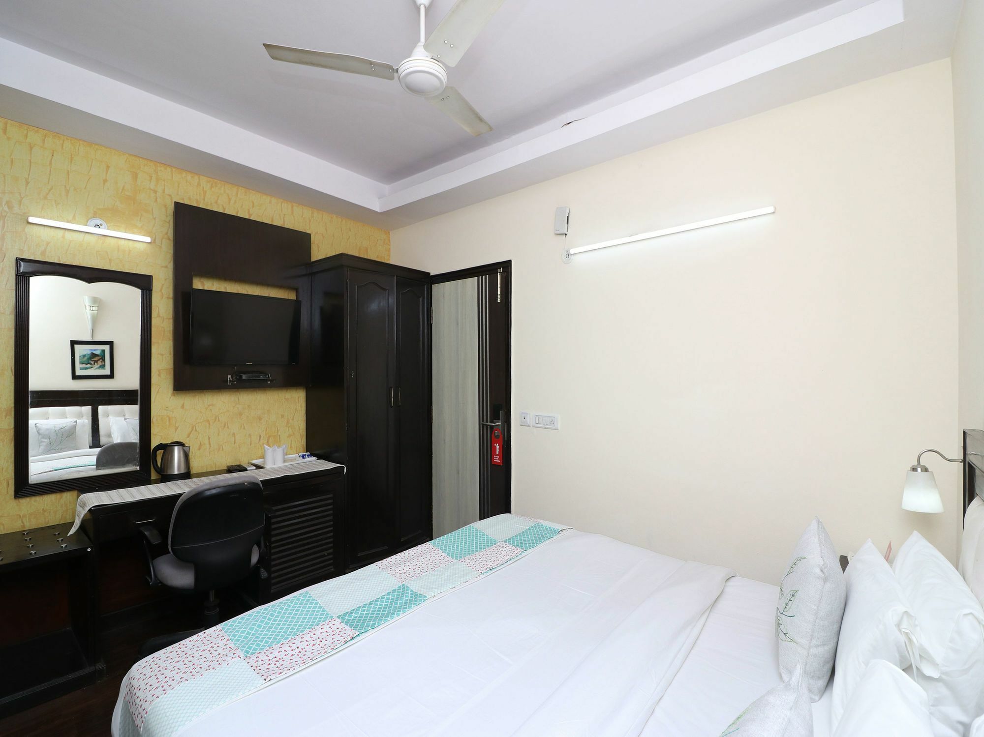 Hotel Oyo 13451 Star Corporate Avenue Nueva Delhi Exterior foto