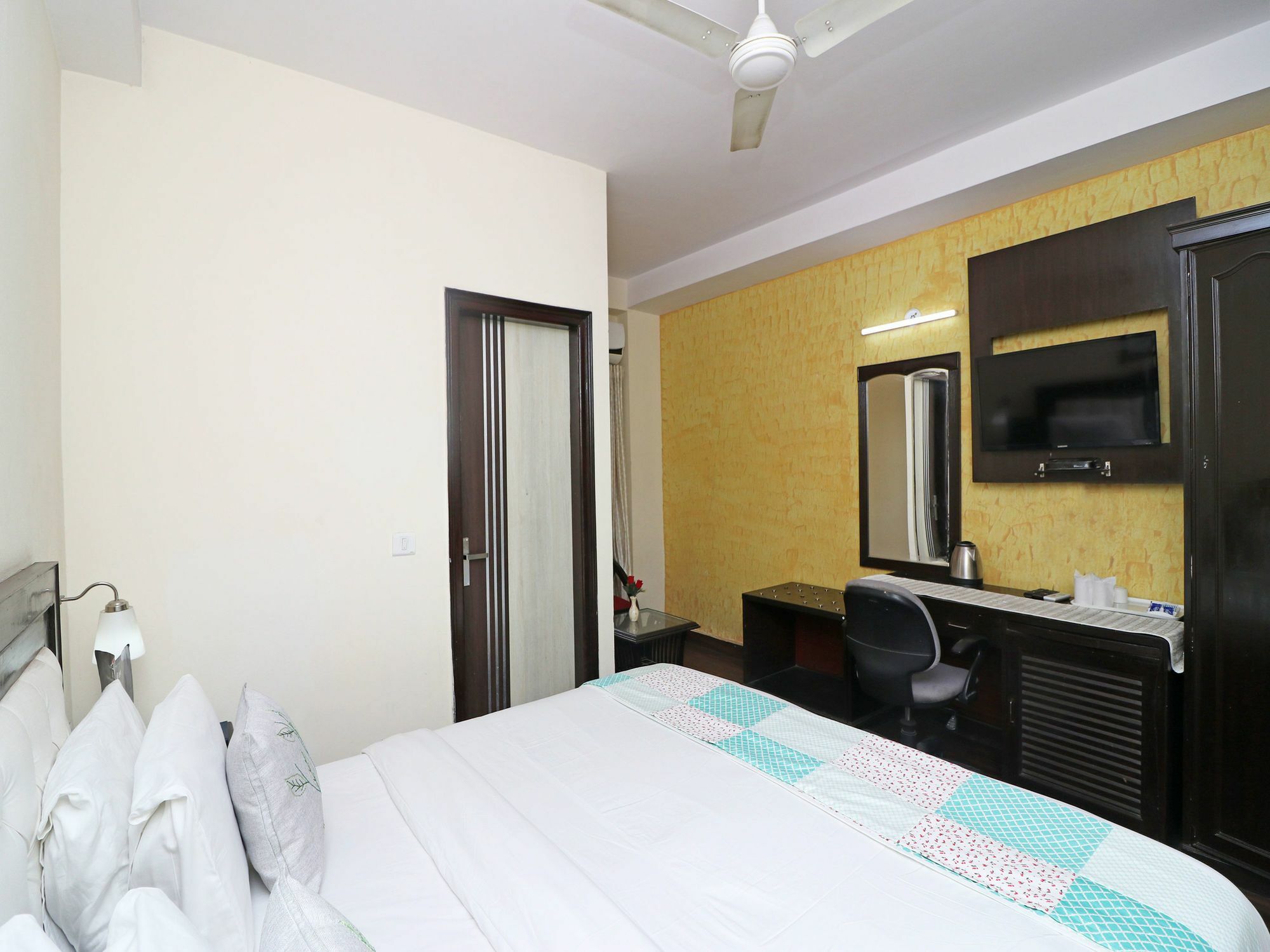 Hotel Oyo 13451 Star Corporate Avenue Nueva Delhi Exterior foto